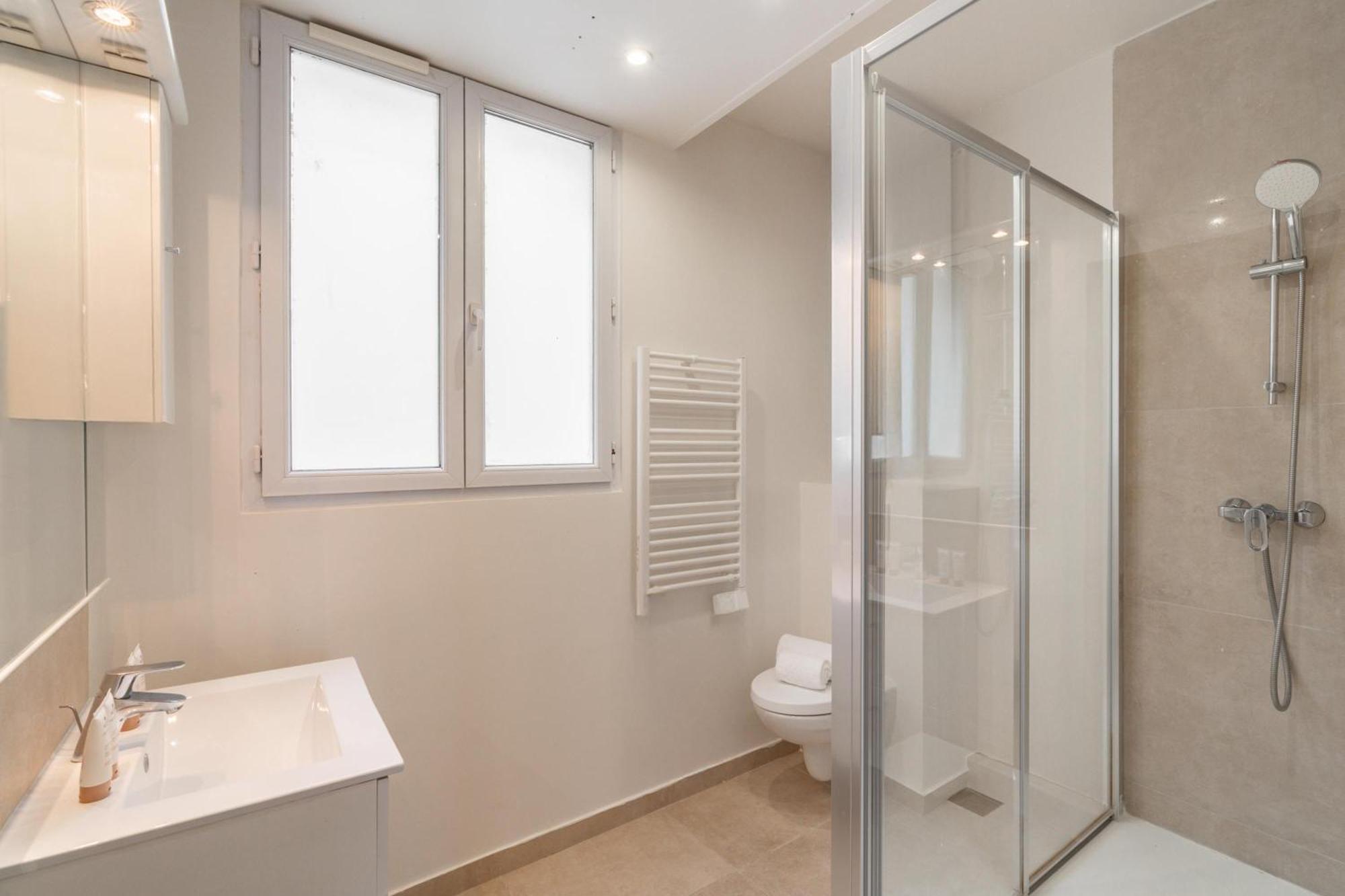 Family Apartment In Париж Экстерьер фото